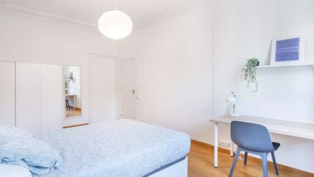 Room for rent in 6-bedroom apartment in Barcelona - Photo 5