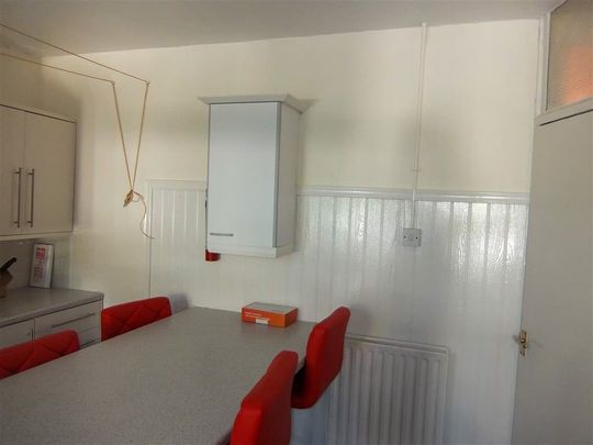 4 Bed End Terrace, Queens Park Road, BN2 - Photo 1