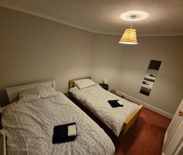 3 Bed Semi-Detached House, Amherst Crescent, BN3 - Photo 3