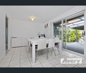 Spacious Family Living in the Heart of Rathmines - Photo 3