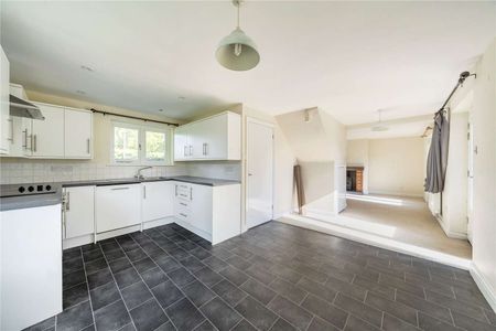 A two-bedroom cottage with driveway and garage in Oare village. - Photo 2