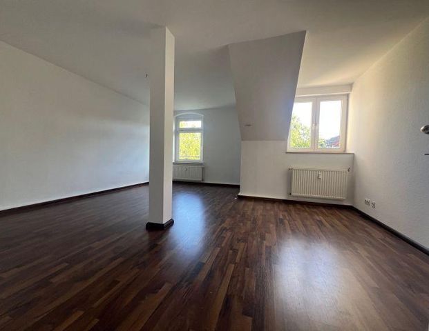 inkl. EBK - gemütliche Dachschrägen - Kirschbaum-Laminat! - Foto 1