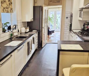 3 bedroom terraced house to rent - Photo 5