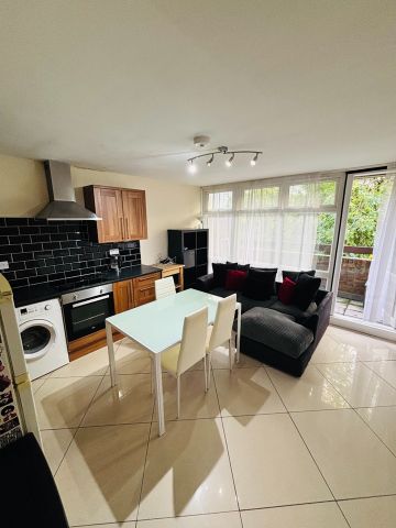 Room in a Shared Flat, London, SW8 - Photo 4