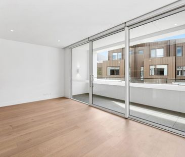 Luxury Waterfront Living - Photo 1