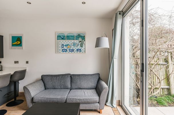 2 Bed Flat, London, SW2 - Photo 1