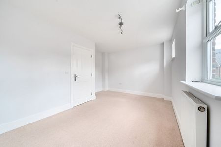 5 bedroom mid terraced house to rent, - Photo 3