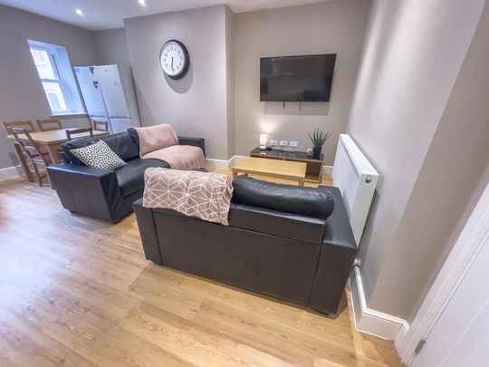 5 bedroom flat to rent - Photo 1