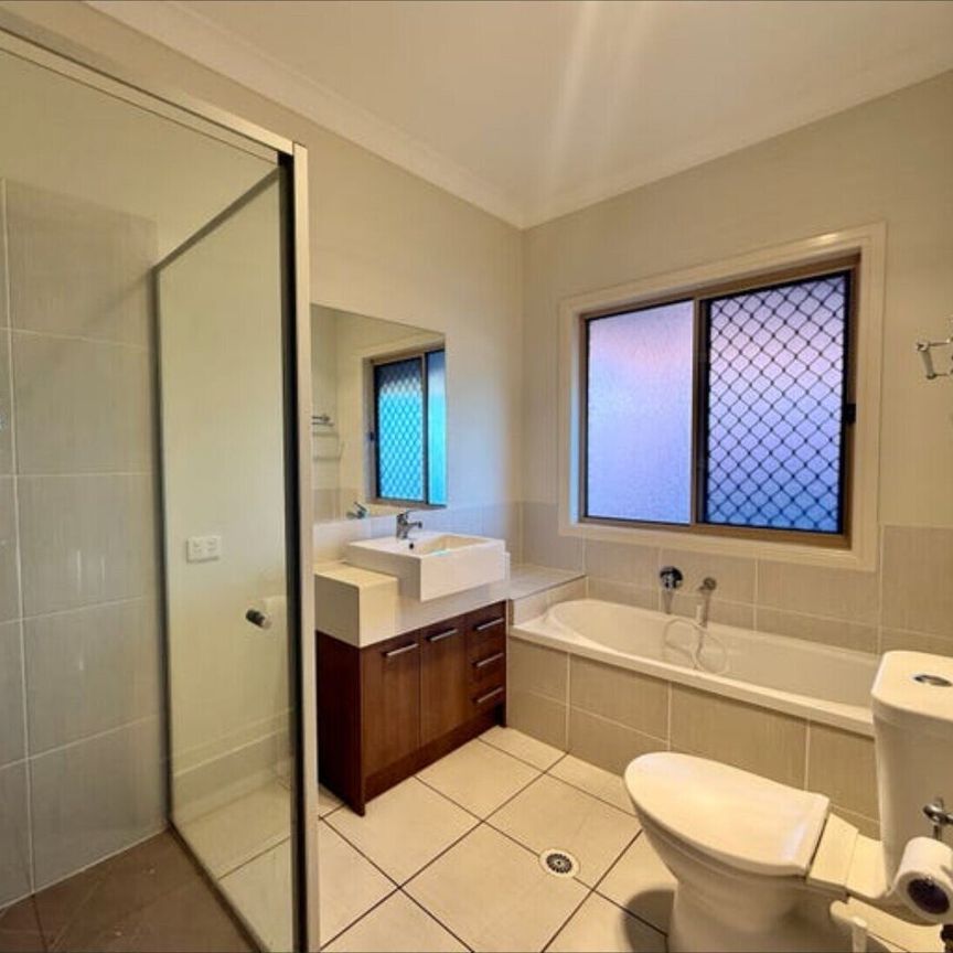 Springfield Lakes - Photo 1