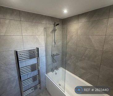 3 bedroom terraced house to rent - Photo 6