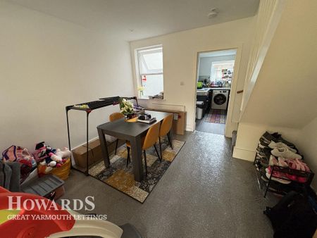 2 bedroom terraced house to rent - Photo 3