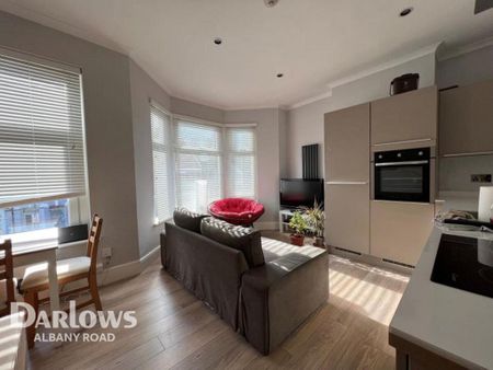2 bedroom flat to rent - Photo 2