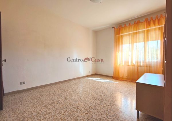 Appartamento con 2 camere, arredato.