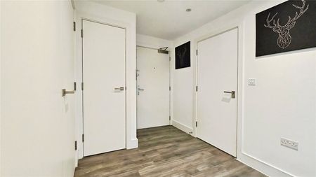 Fairfield Avenue, Staines-upon-Thames, Surrey, TW18 4JH - Photo 3