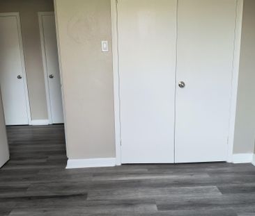 11 Iroquois Apartments - Photo 2