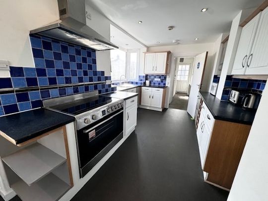 Highfield Road, Bournemouth - Photo 1