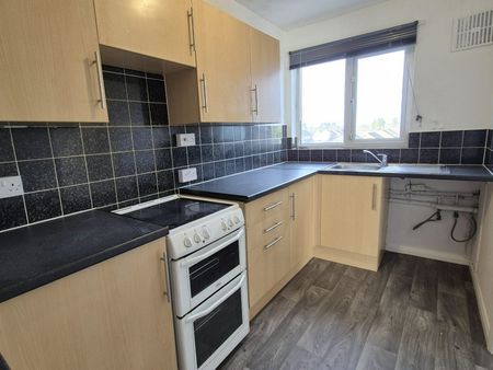 Flat to rent on - Photo 2