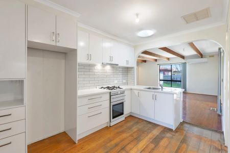 37 Strathmore Crescent, - Photo 2