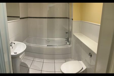 2 Bed Flat, Luscinia View, RG1 - Photo 4