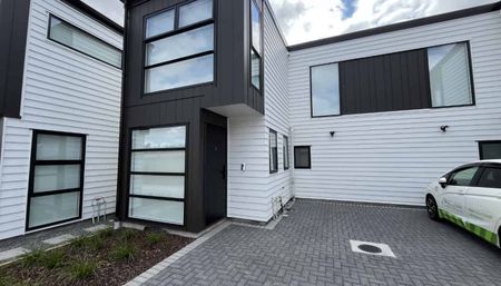 As-New 3-Bedroom Beauty - Photo 2