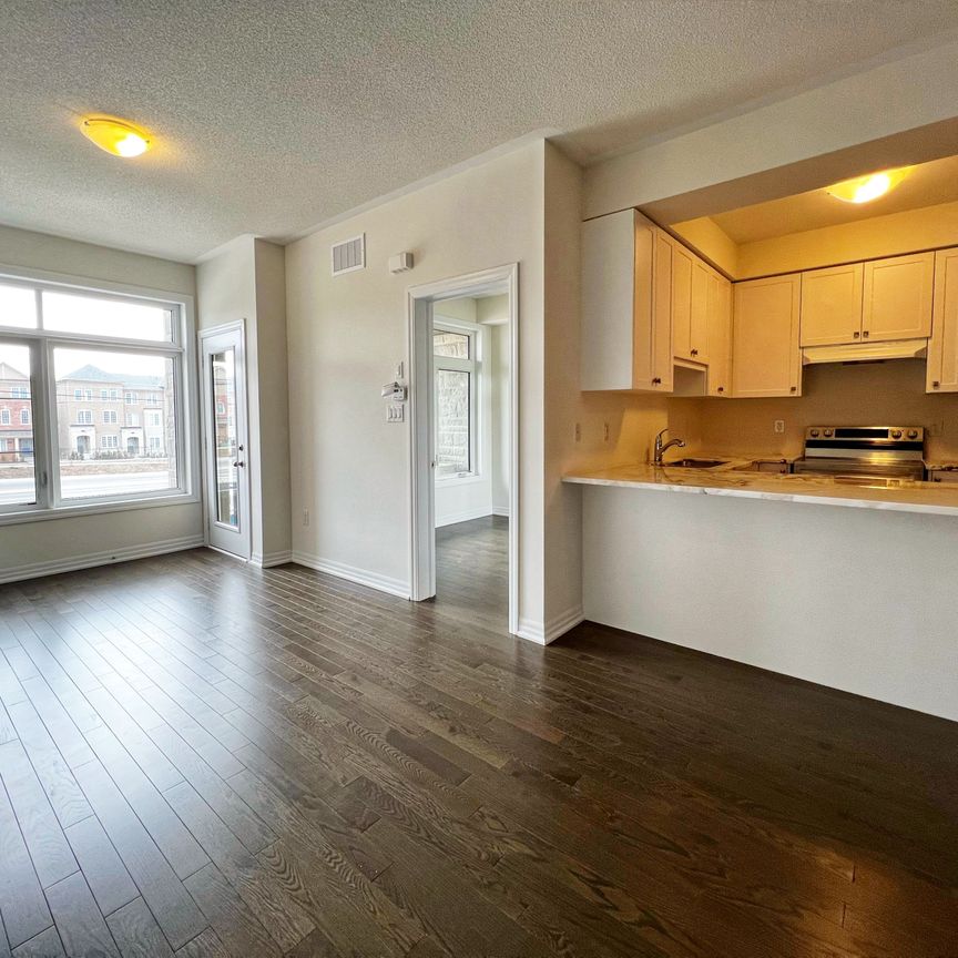 For Lease - 194 Vantage Loop Street, Newmarket, Ontario - Photo 1