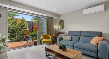 Modern Family Living - Photo 3