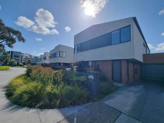 Beautiful Townhouse - Photo 1