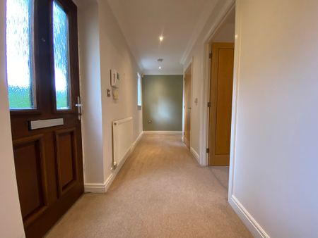 Oak Court, Bucknell Close - Photo 5