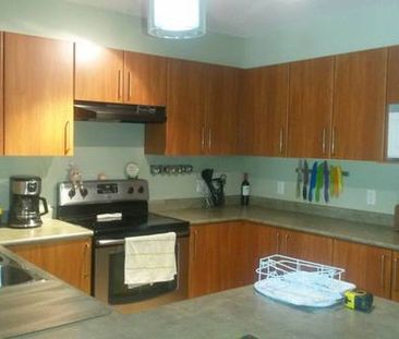 Condo for rent. 1br+den. 2 bath - Photo 2