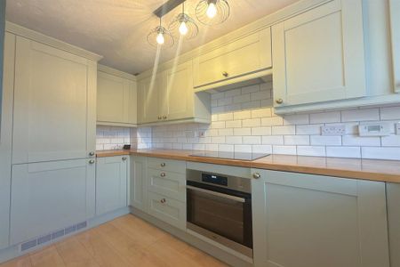 3 bedroom semi-detached house to rent - Photo 3
