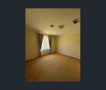 GREAT LOCATION FOR EXECUTIVE FAMILY LIVING - Photo 1