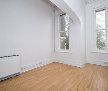 Flat to rent - Castle Hill, Rochester, ME1 - Photo 1