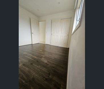 Family home in Cranbourne East - Photo 5