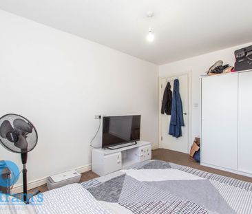 2 bed Flat for Rent - Photo 4