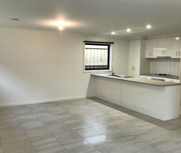 Low maintenance property - Photo 1