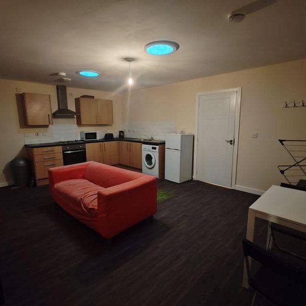 3 bedroom apartment to rent - Photo 1