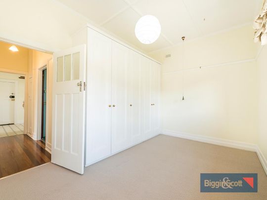 SUNFILLED TOP FLOOR APARTMENT - Photo 1