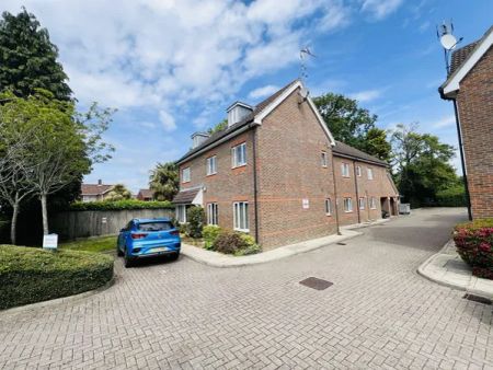 West Green 1 bedroom flat to rent - Photo 5