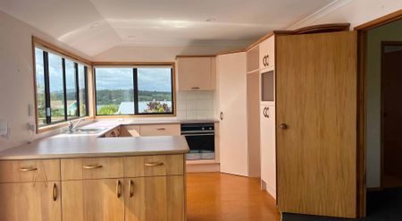 Family Home with sea views - Photo 3