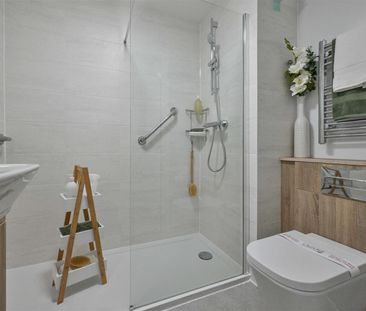 Thackeray Lodge, Fareham, Hampshire - Photo 3