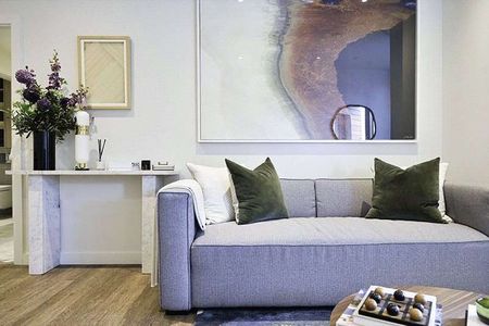 Modern Two-Bedroom Flat in Nine Elms with Stunning Roof Terraces, Pools, Gyms & Amenities - Photo 2