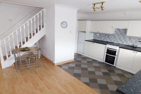 2 bedroom terraced house to rent - Photo 4