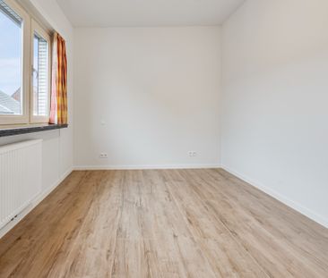 Compleet gerenoveerde woning met 2 slaapkamers en leuke koer. - Foto 3