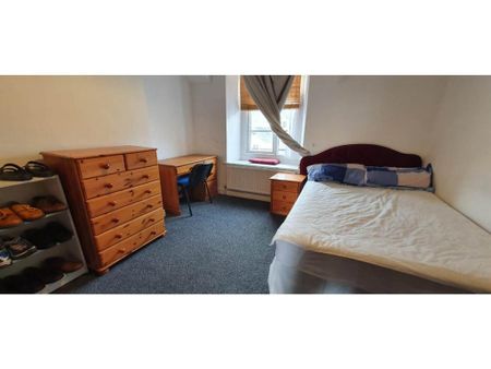 3 bedroom flat to rent - Photo 4