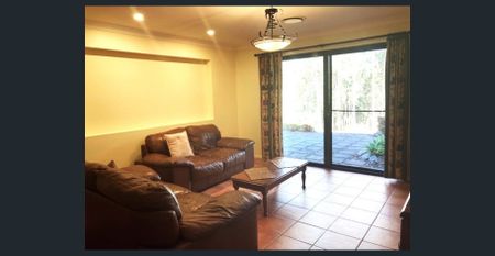 Spacious property with multiple living spaces - Photo 2