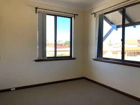 Beachside Beauty! - Photo 4