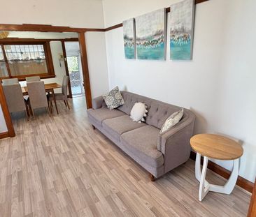 A Fully Furnished and well-presented renovated double brick home - Photo 3