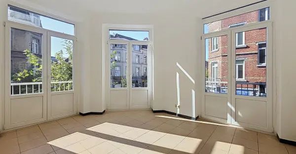 Anderlecht – Mooi, volledig gerenoveerd appartement met 2 slaapkamers en balkons - foto 1