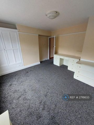 3 bedroom terraced house to rent - Photo 3