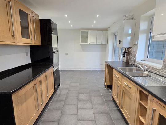 3 bedroom terraced house to rent - Photo 1